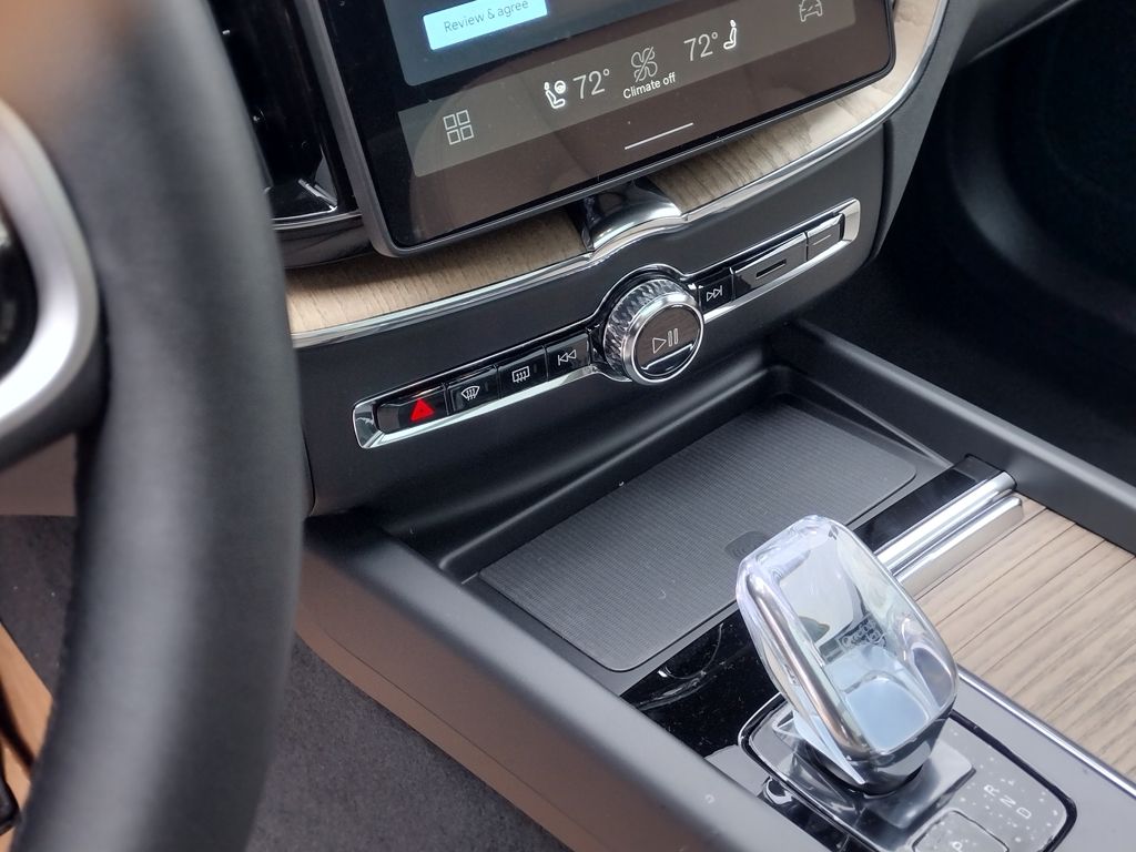 2026 VOLVO XC60 - Image 15