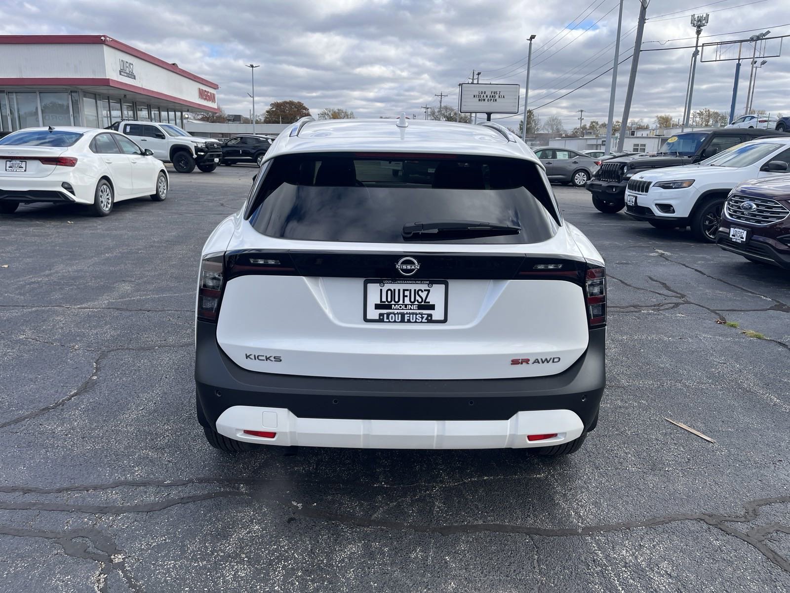 2025 Nissan Kicks SR photo 4