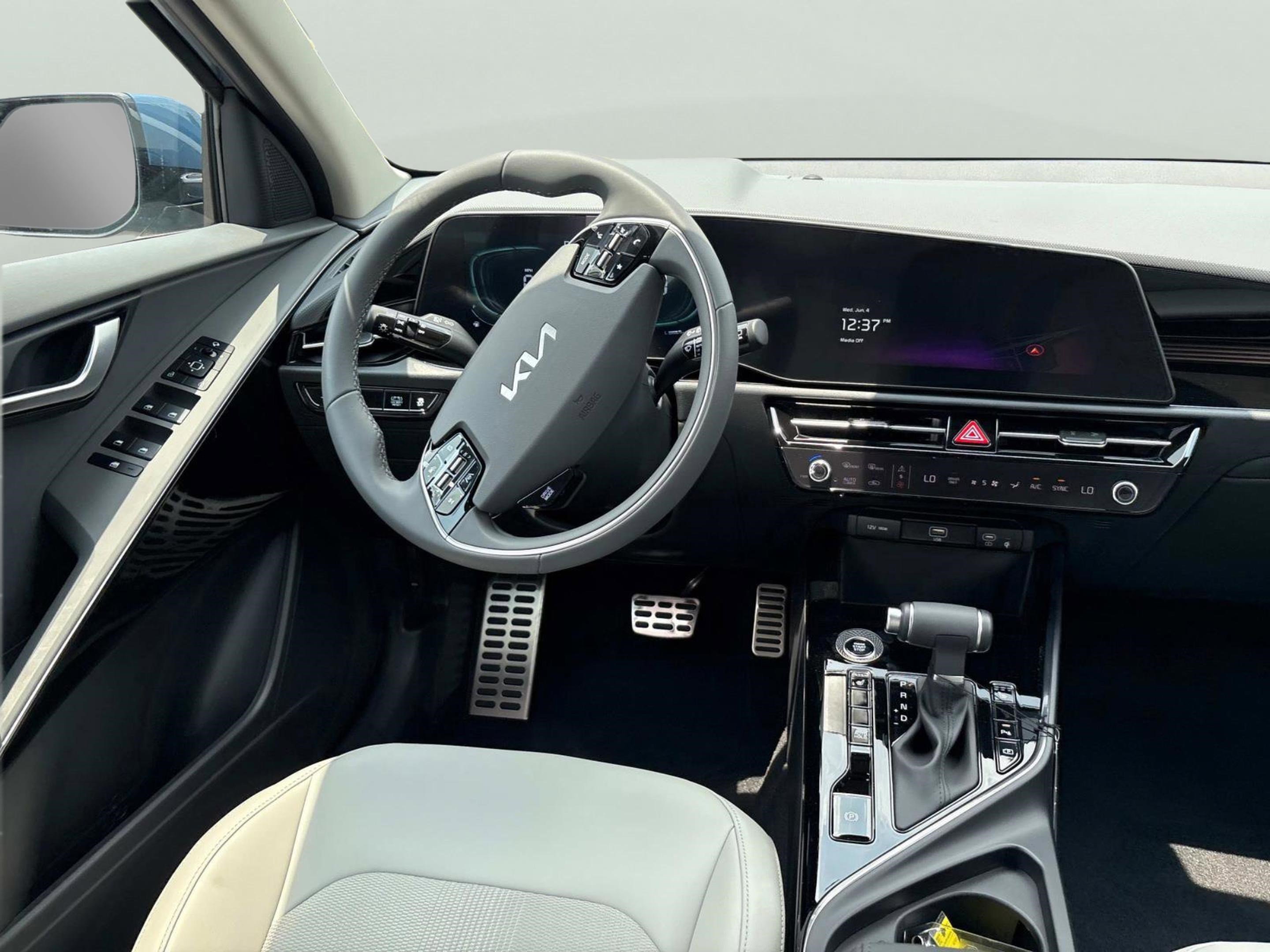 2025 Kia Niro EX Touring photo 13