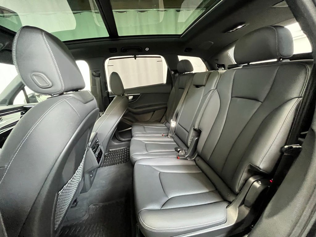 2025 Audi Q7 55 Premium Plus photo 22