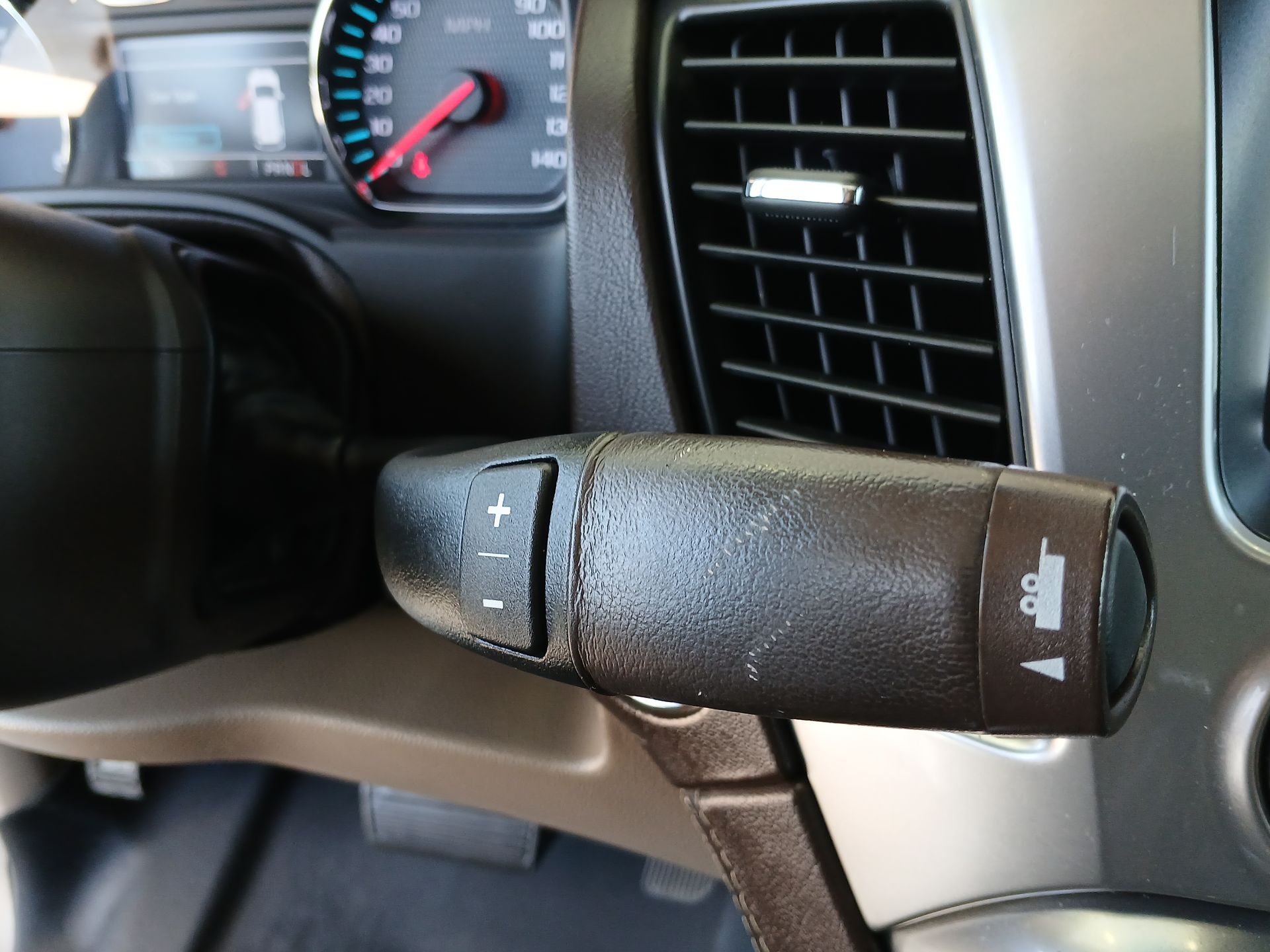 2018 Chevrolet Suburban LT photo 16