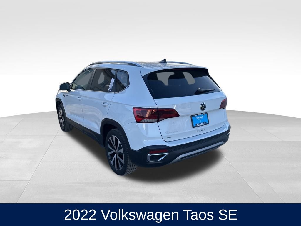 2022 Volkswagen Taos SE photo 2