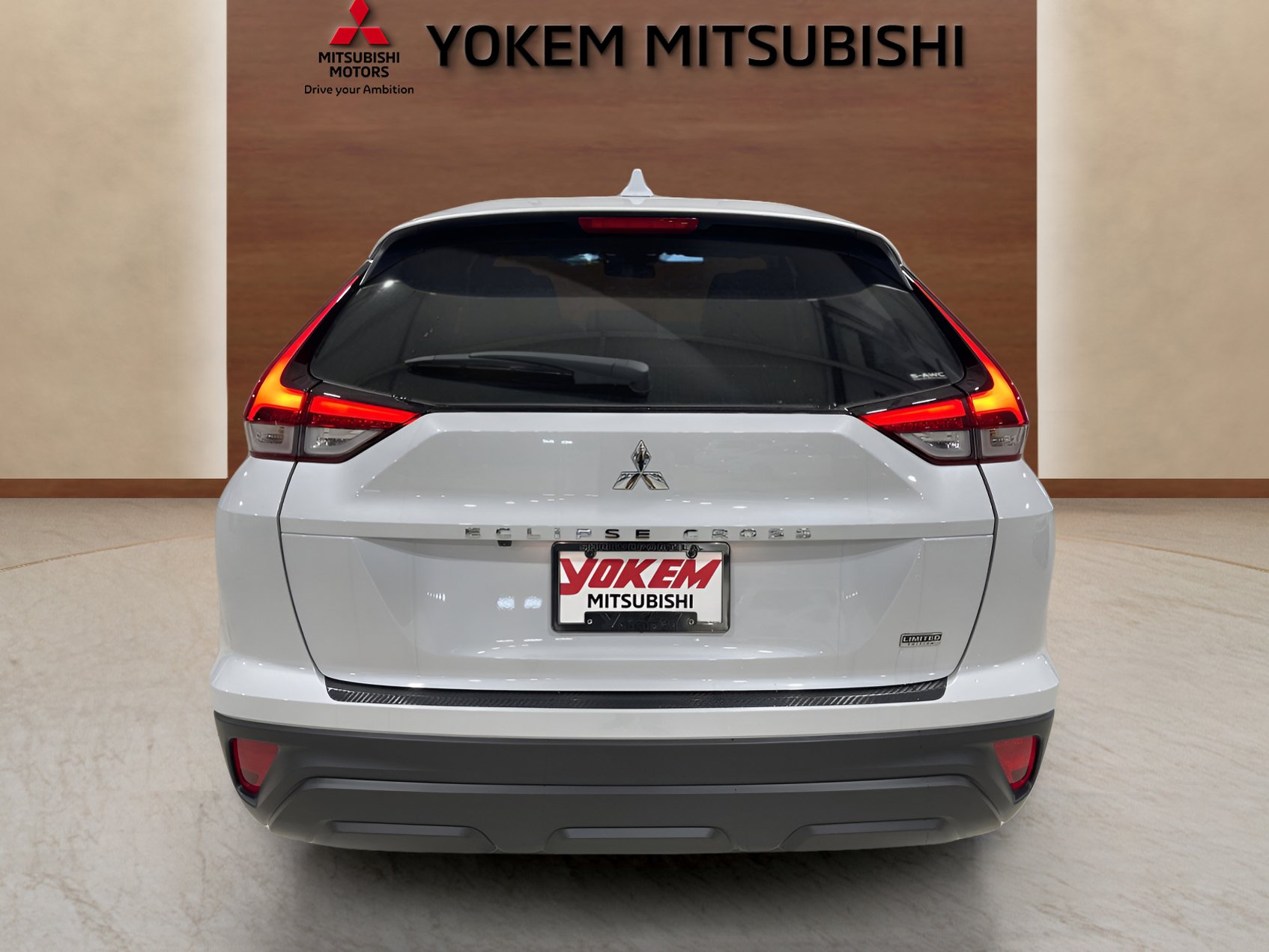 2025 Mitsubishi Eclipse Cross LE photo 4