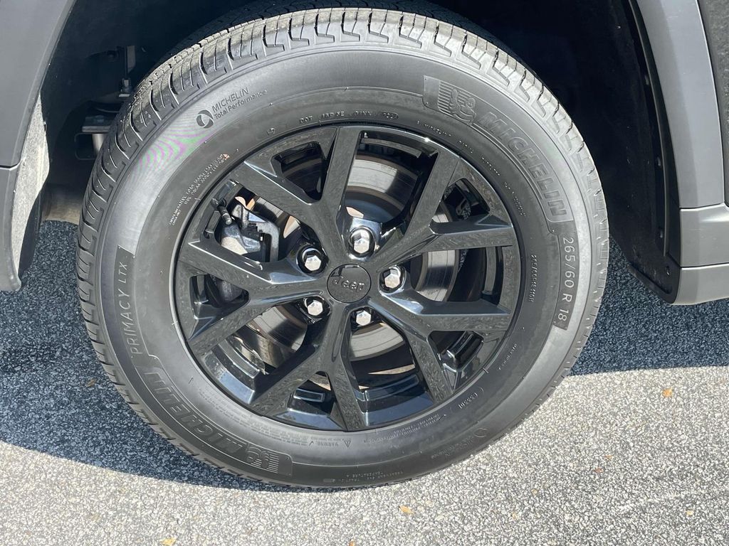 2024 Jeep Grand Cherokee Altitude photo 4