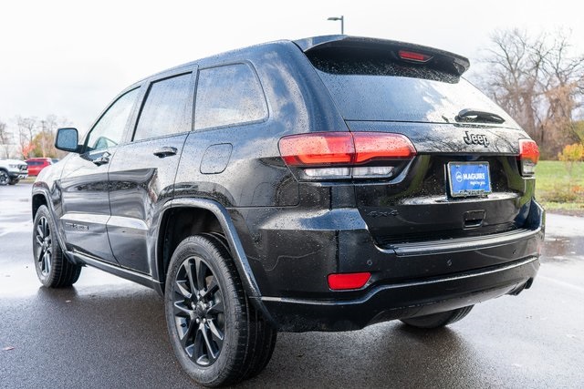 2021 Jeep Grand Cherokee Laredo X photo 2