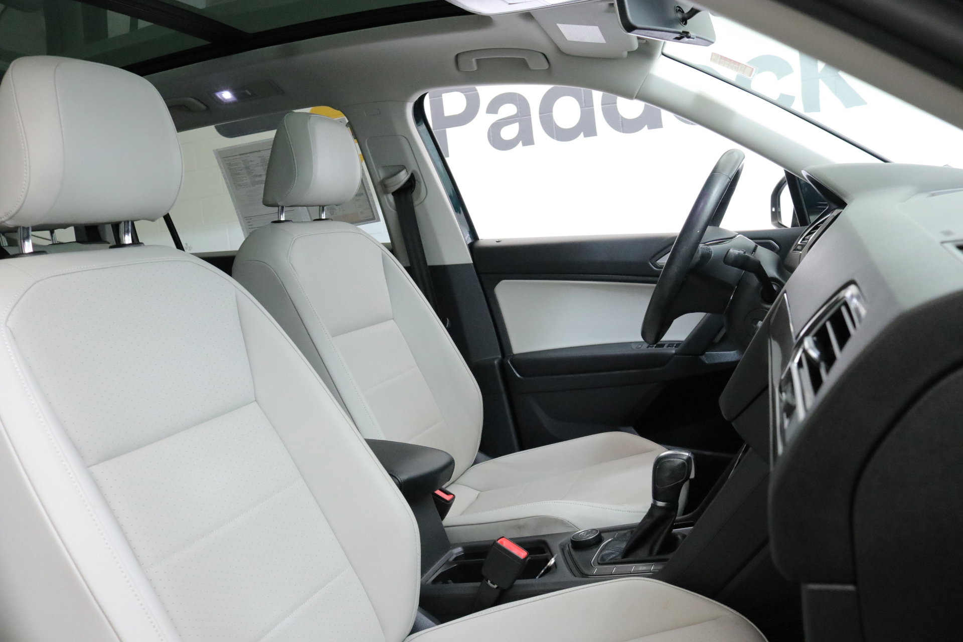 2019 Volkswagen Tiguan SEL R-Line photo 28
