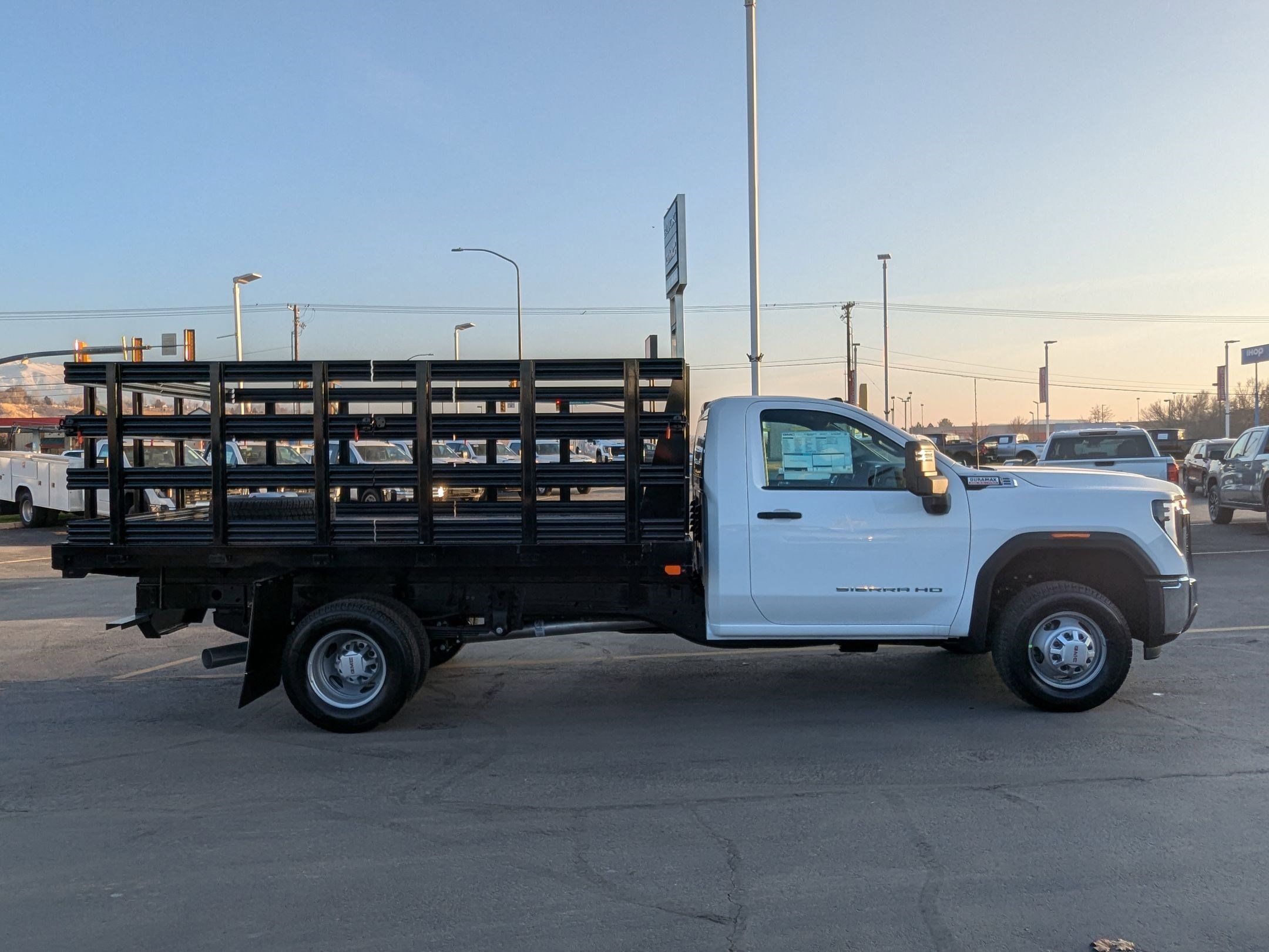 2025 Gmc Sierra 3500 HD Pro photo 2