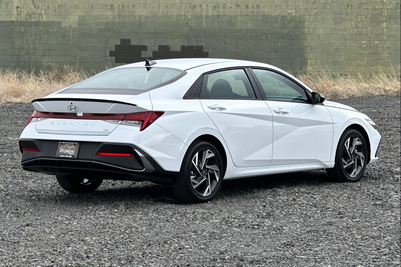 2025 Hyundai Elantra Hybrid SEL Sport photo 4