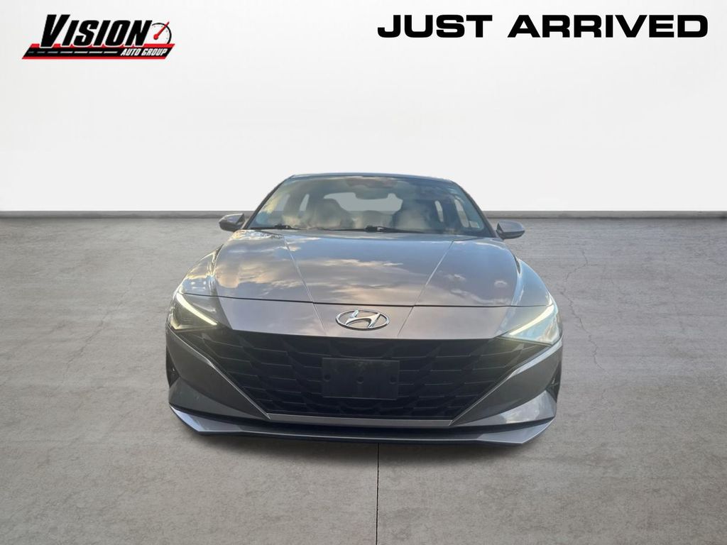 2023 Hyundai Elantra SEL photo 2