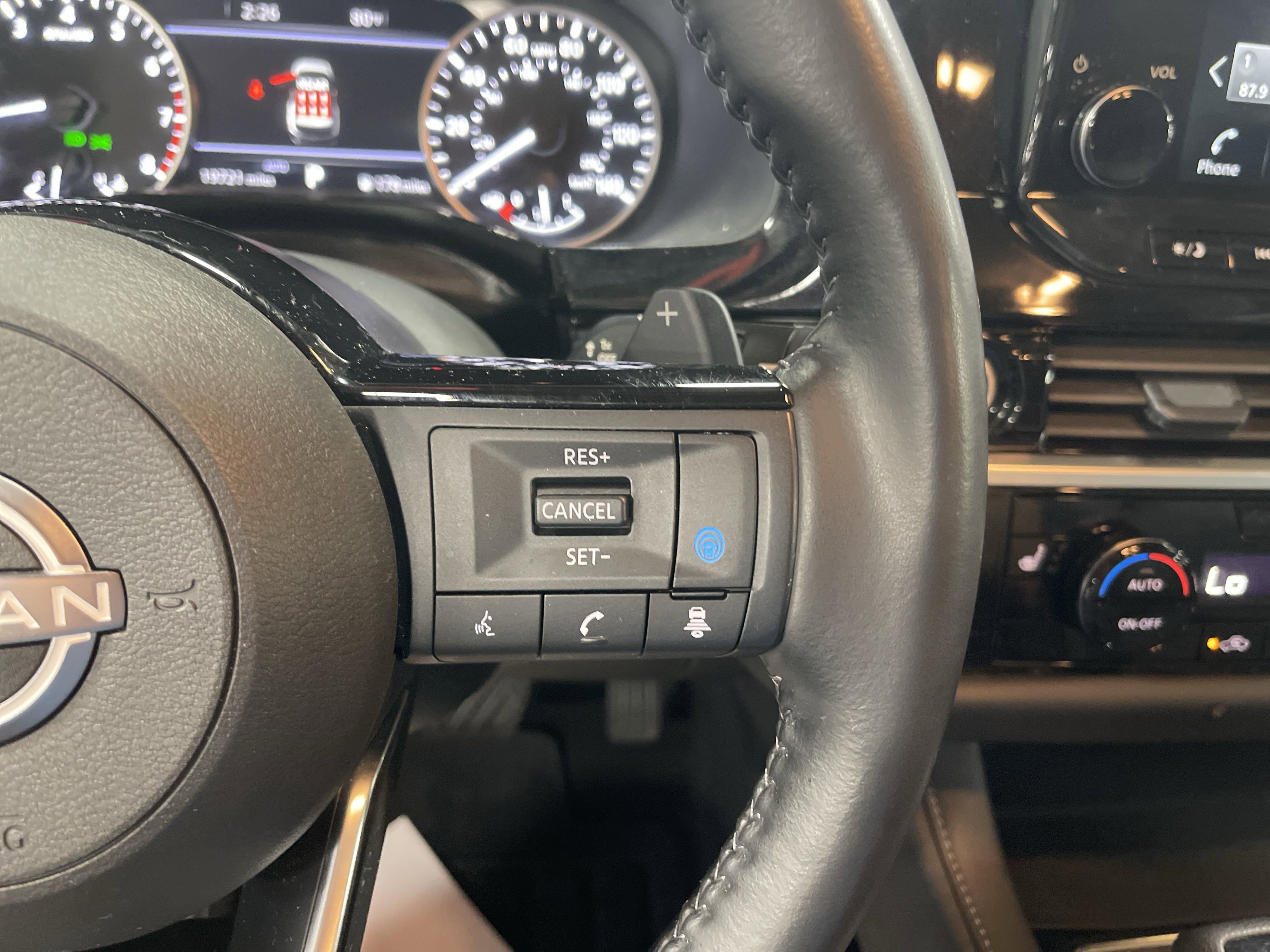 2024 Nissan Pathfinder SL photo 9