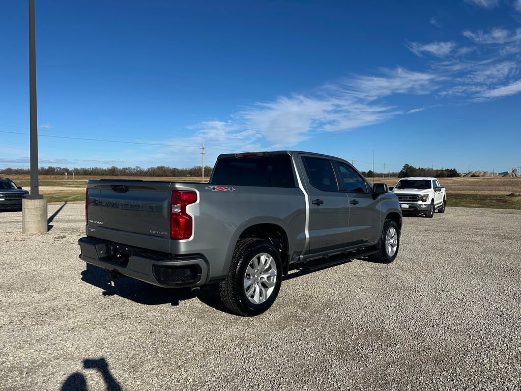 2023 Chevrolet Silverado 1500 Custom photo 2