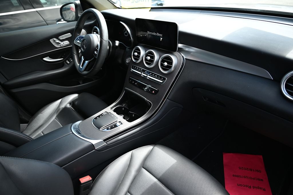 2021 Mercedes Benz GLC 300 photo 4
