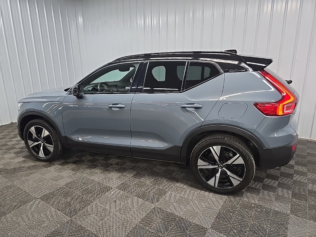 2022 Volvo XC40 Recharge P8 Plus AWD photo 4