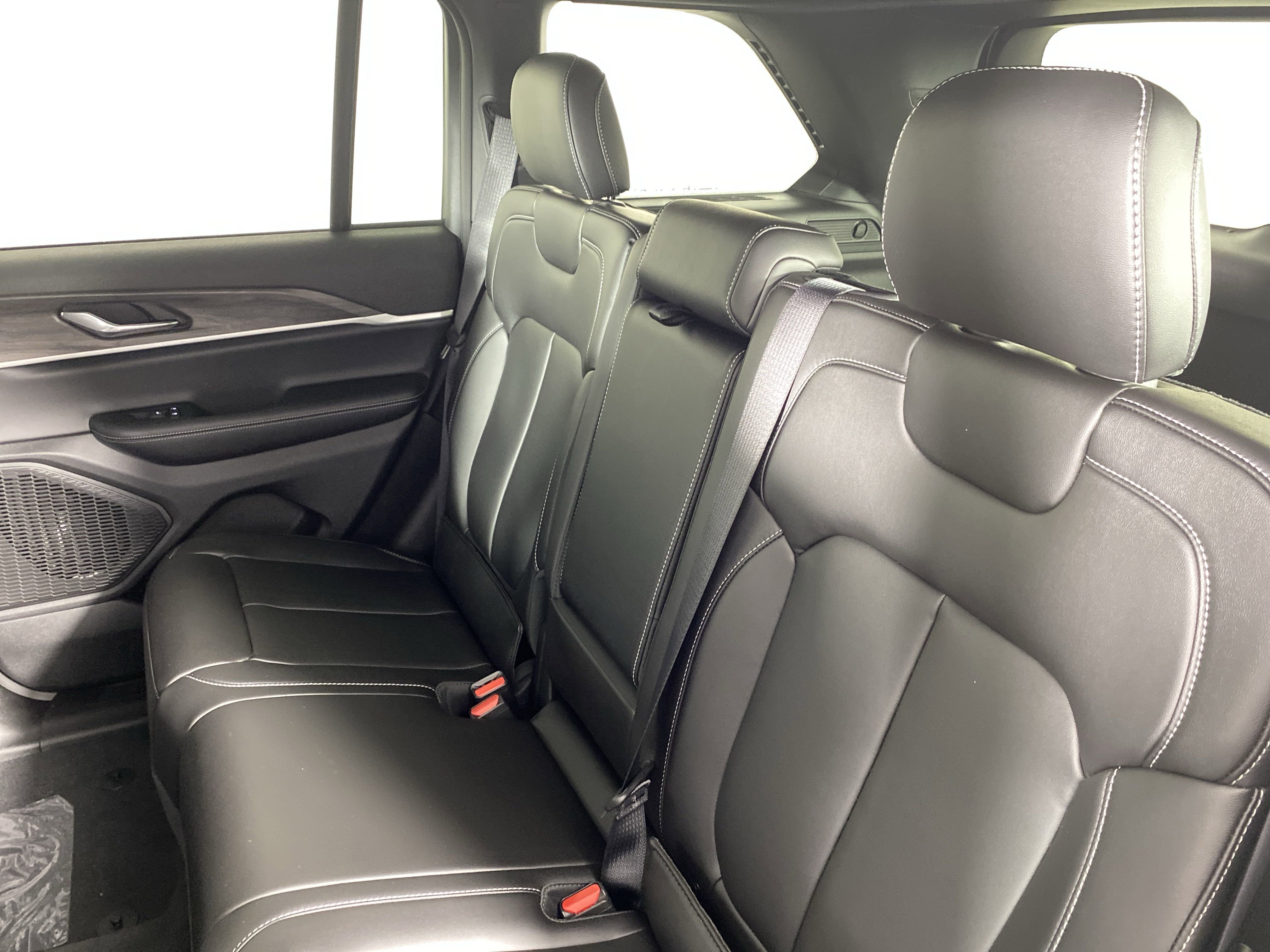 2025 Jeep Grand Cherokee Limited photo 10