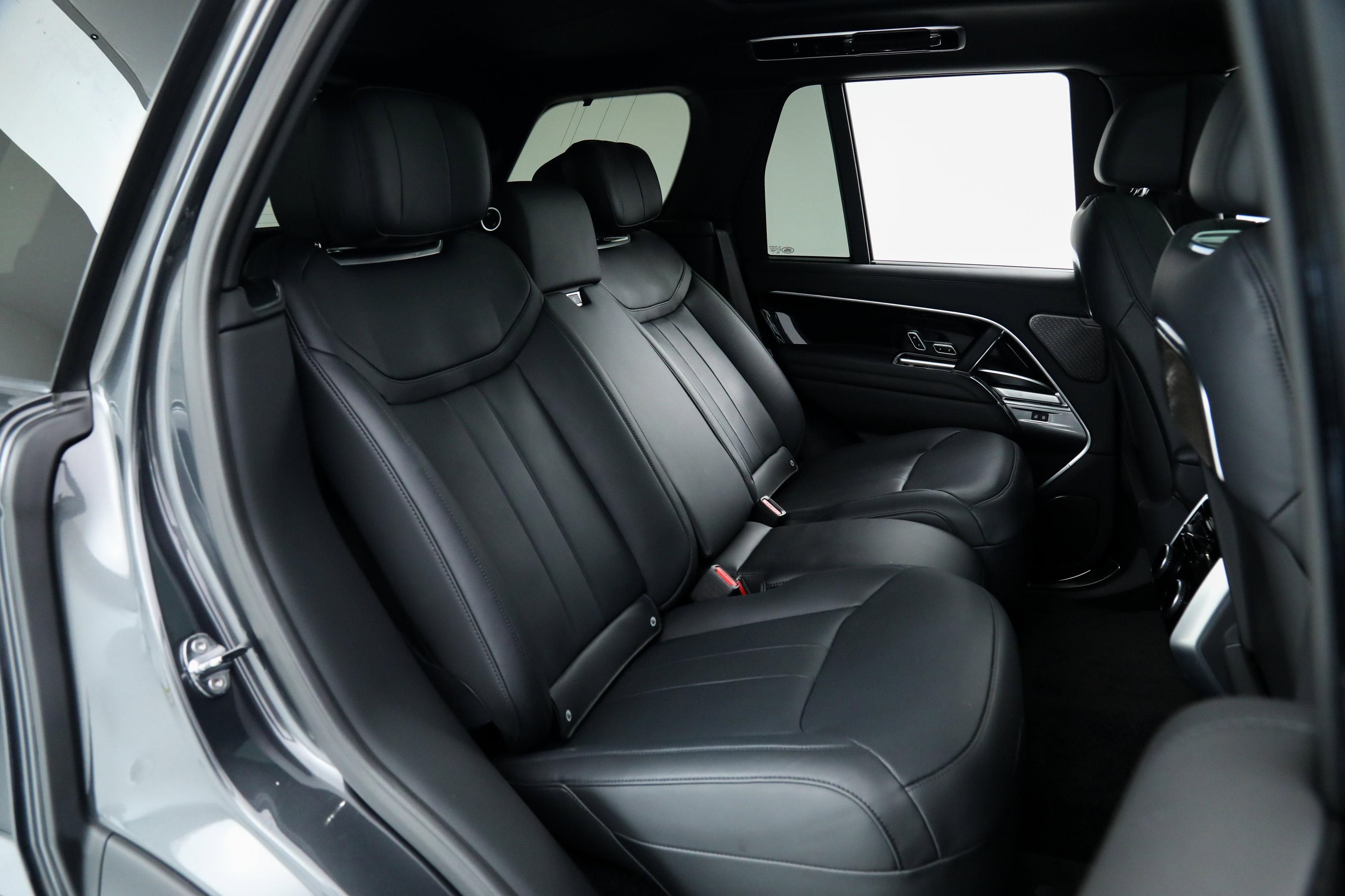 2025 Land Rover Range Rover Autobiography photo 18