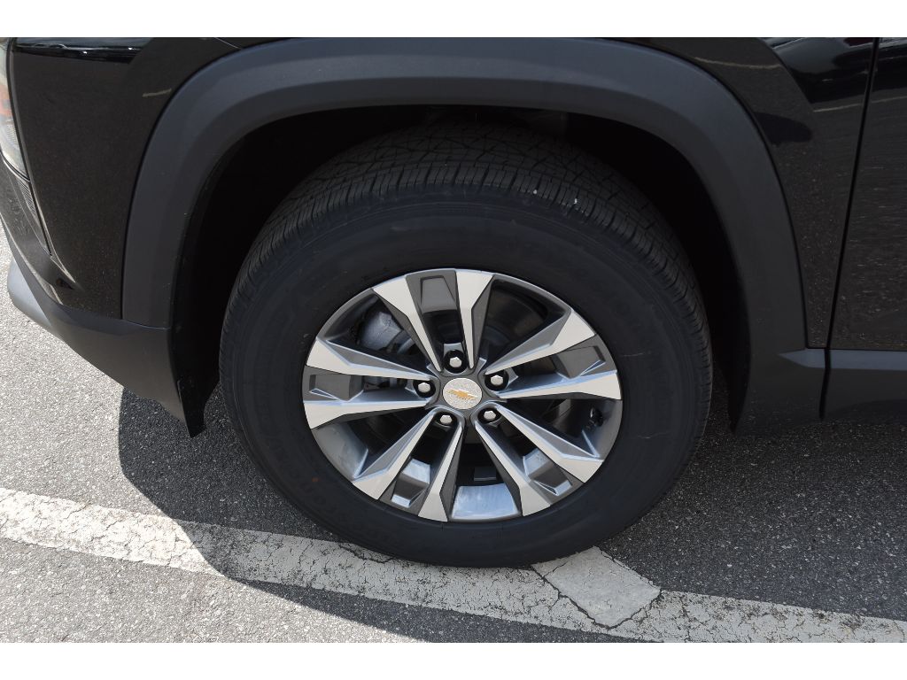 2025 Chevrolet Equinox LT photo 7