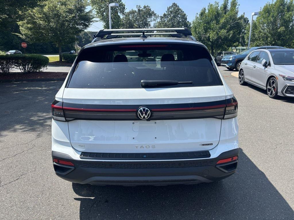 2025 Volkswagen Taos SE photo 3
