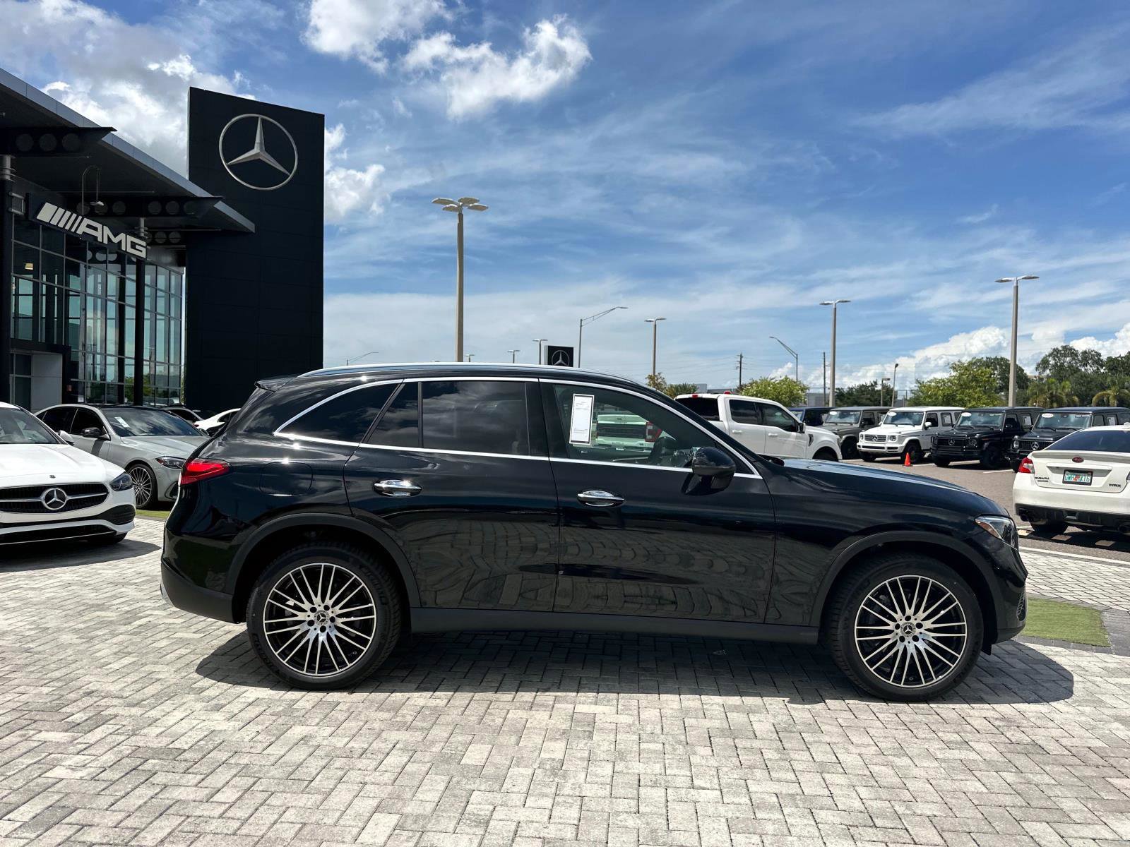 2025 Mercedes Benz GLC 300 4MATIC photo 3