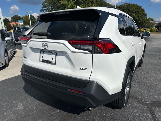 2024 Toyota RAV4 XLE photo 3