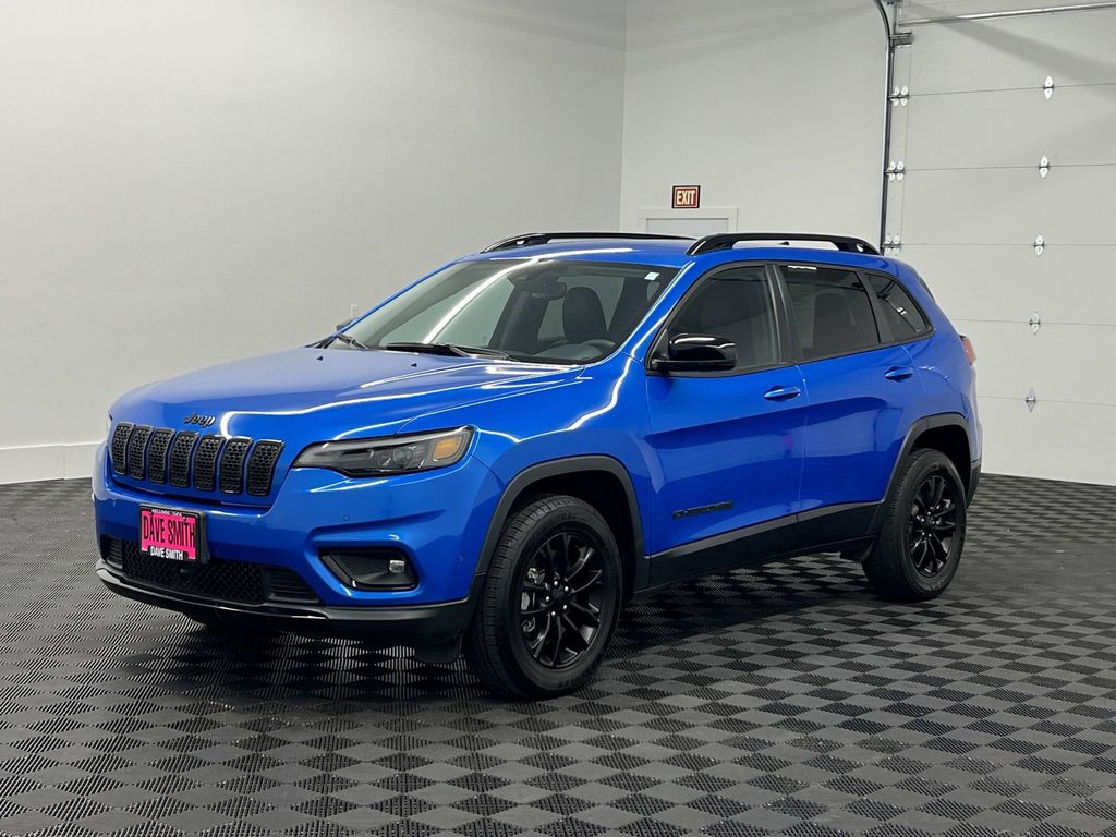 2023 Jeep Cherokee Altitude Lux photo 2