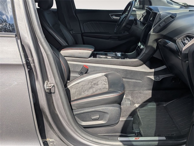 2021 Ford Edge ST photo 32