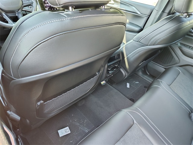 2025 Jeep Grand Cherokee Laredo Altitude photo 28