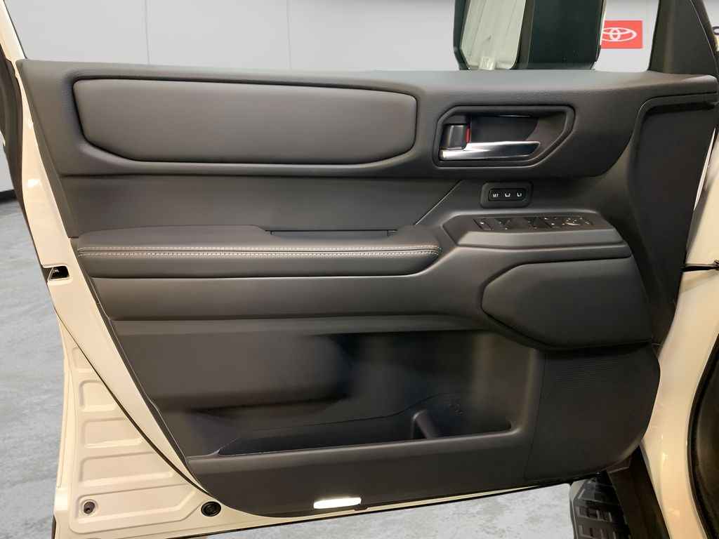 2025 Toyota Land Cruiser photo 4