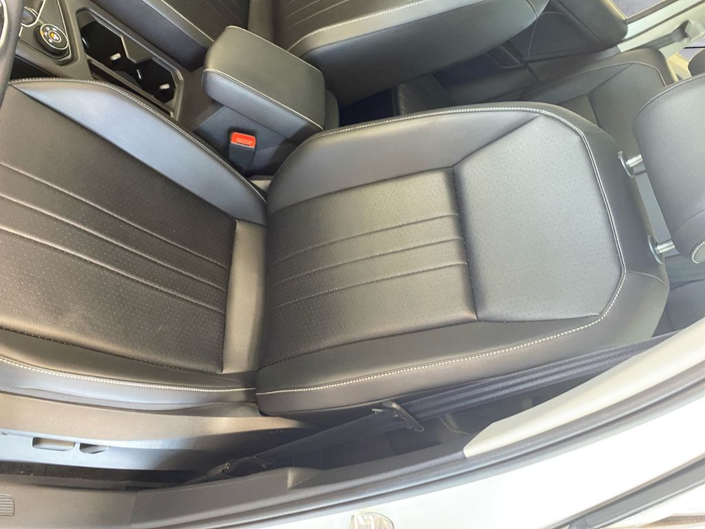 2024 Volkswagen Tiguan SE photo 8