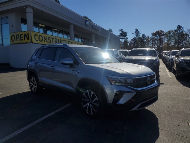 2024 Volkswagen Taos SE photo 3