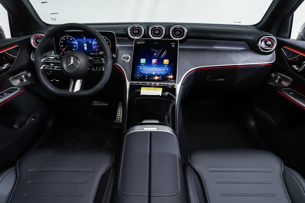 2025 Mercedes Benz GLC 300 4MATIC photo 4