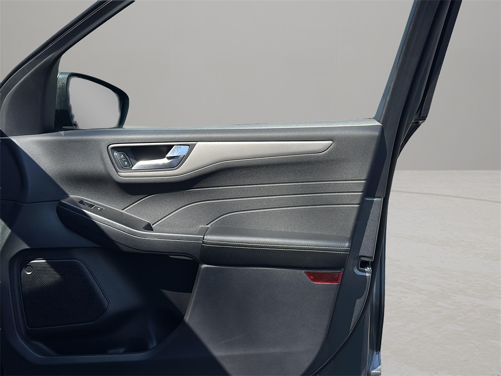 2022 Ford Escape SEL photo 16