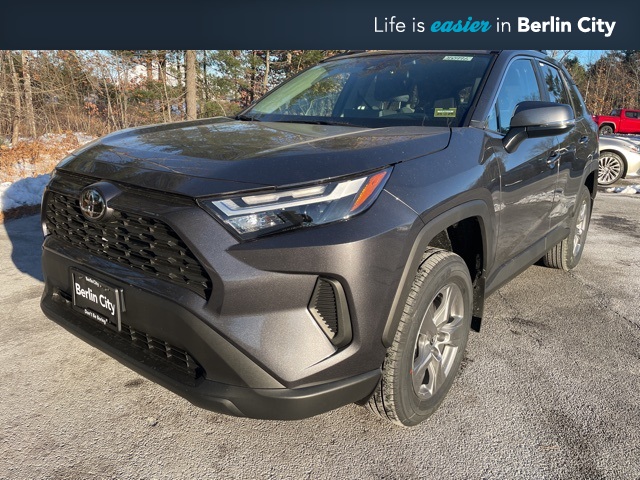 2025 Toyota RAV4 XLE's photo