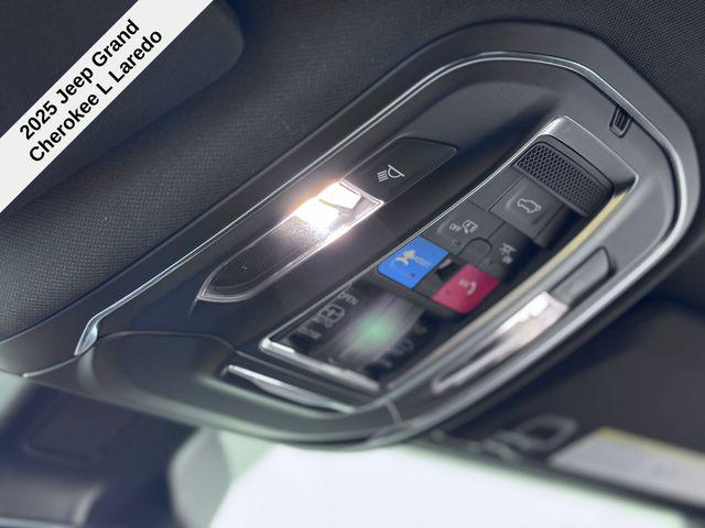 2025 Jeep Grand Cherokee Laredo X photo 29