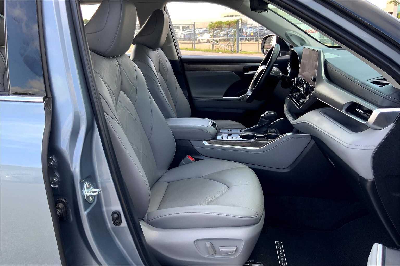 2024 Toyota Highlander Platinum photo 8