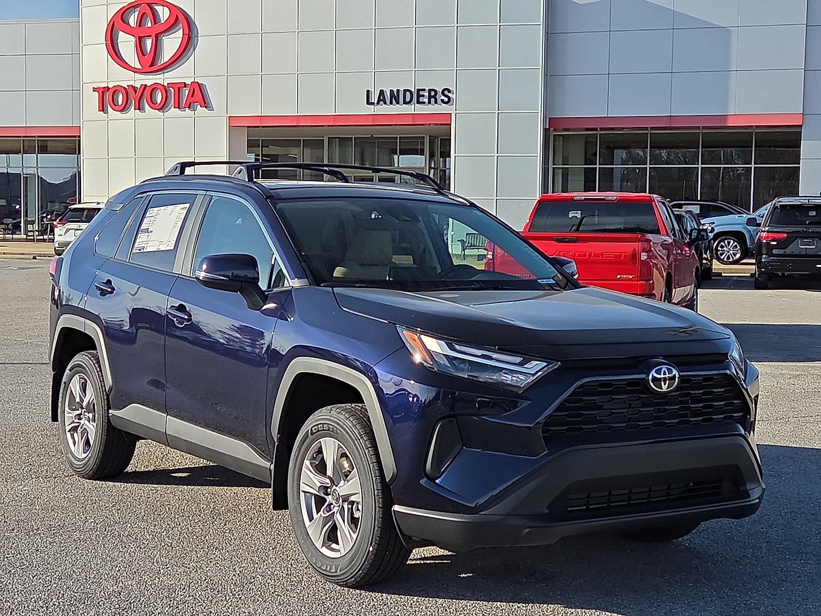 2025 Toyota RAV4 XLE's photo