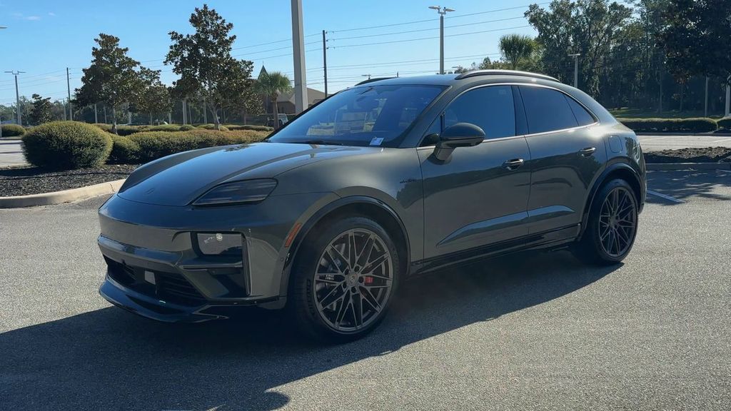 2025 Porsche Macan Electric Turbo photo 4