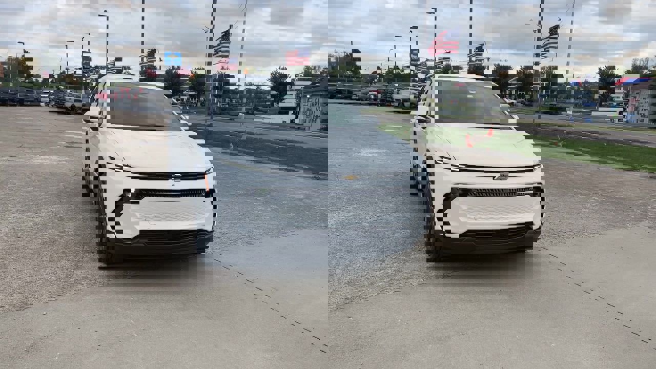 2026 Chevrolet Equinox EV 1LT photo 3