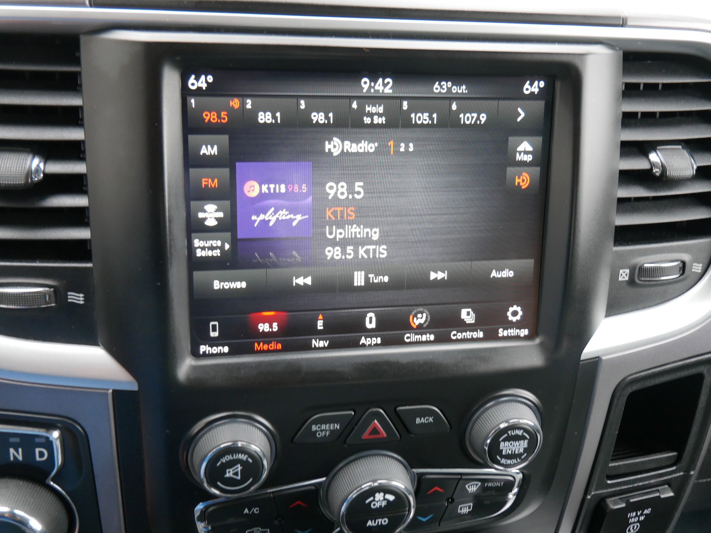 2023 Ram 1500 Classic SLT photo 22