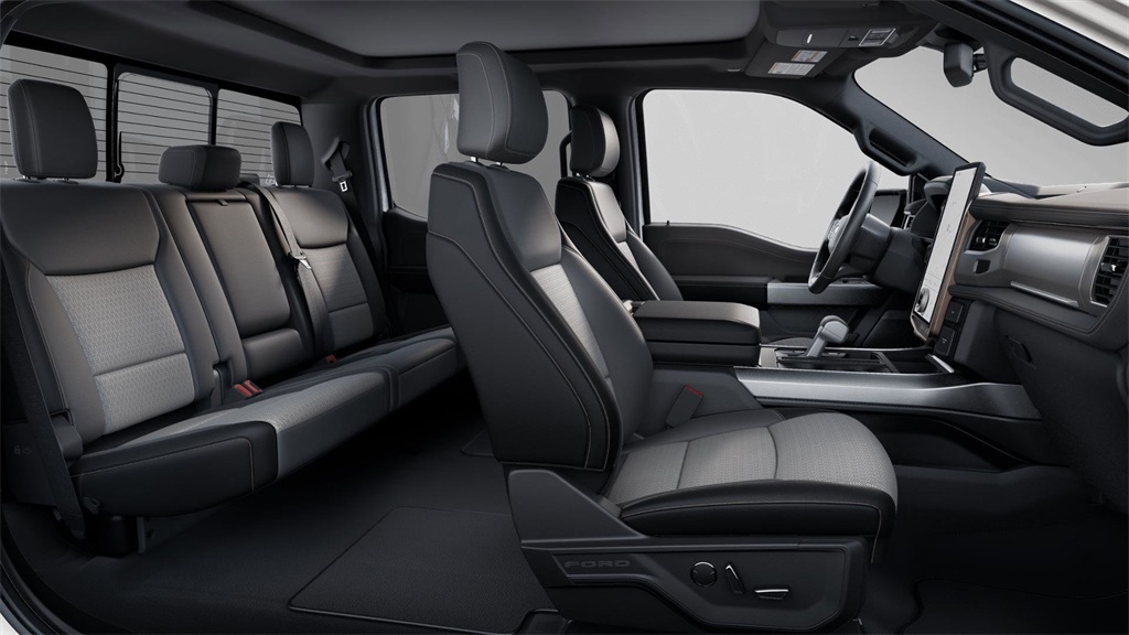 2025 Ford F-150 Lightning Lariat photo 4