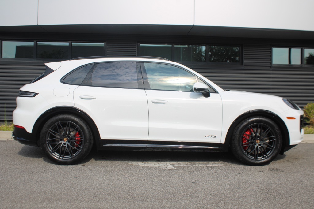 2025 Porsche Cayenne GTS photo 10