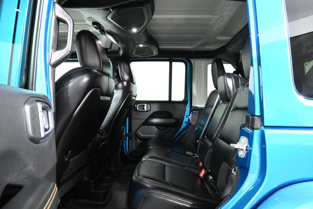 2024 Jeep Wrangler Sahara photo 6