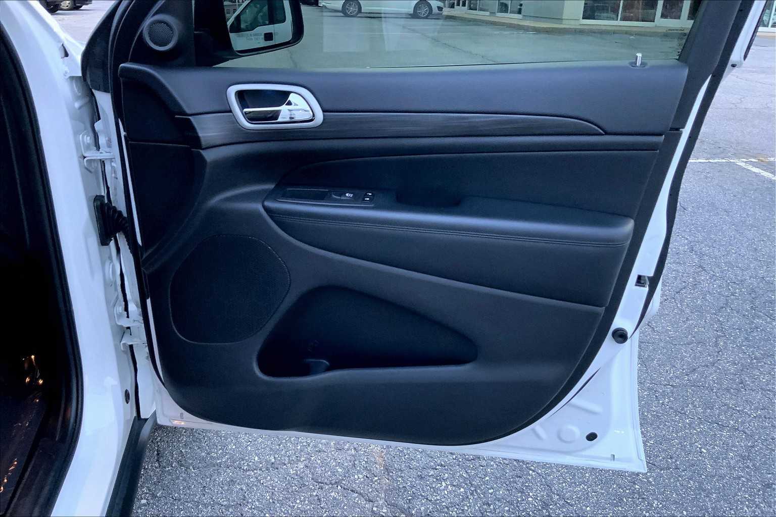 2021 Jeep Grand Cherokee Laredo E photo 18