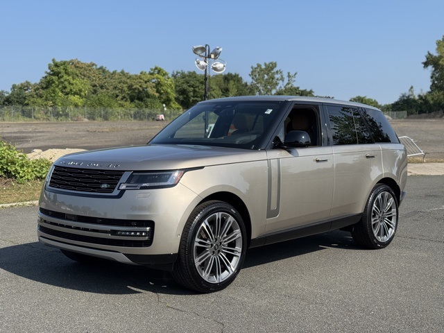 2025 Land Rover Range Rover SE's photo
