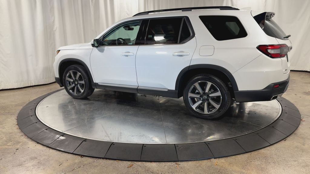 2025 Honda Pilot Touring photo 2