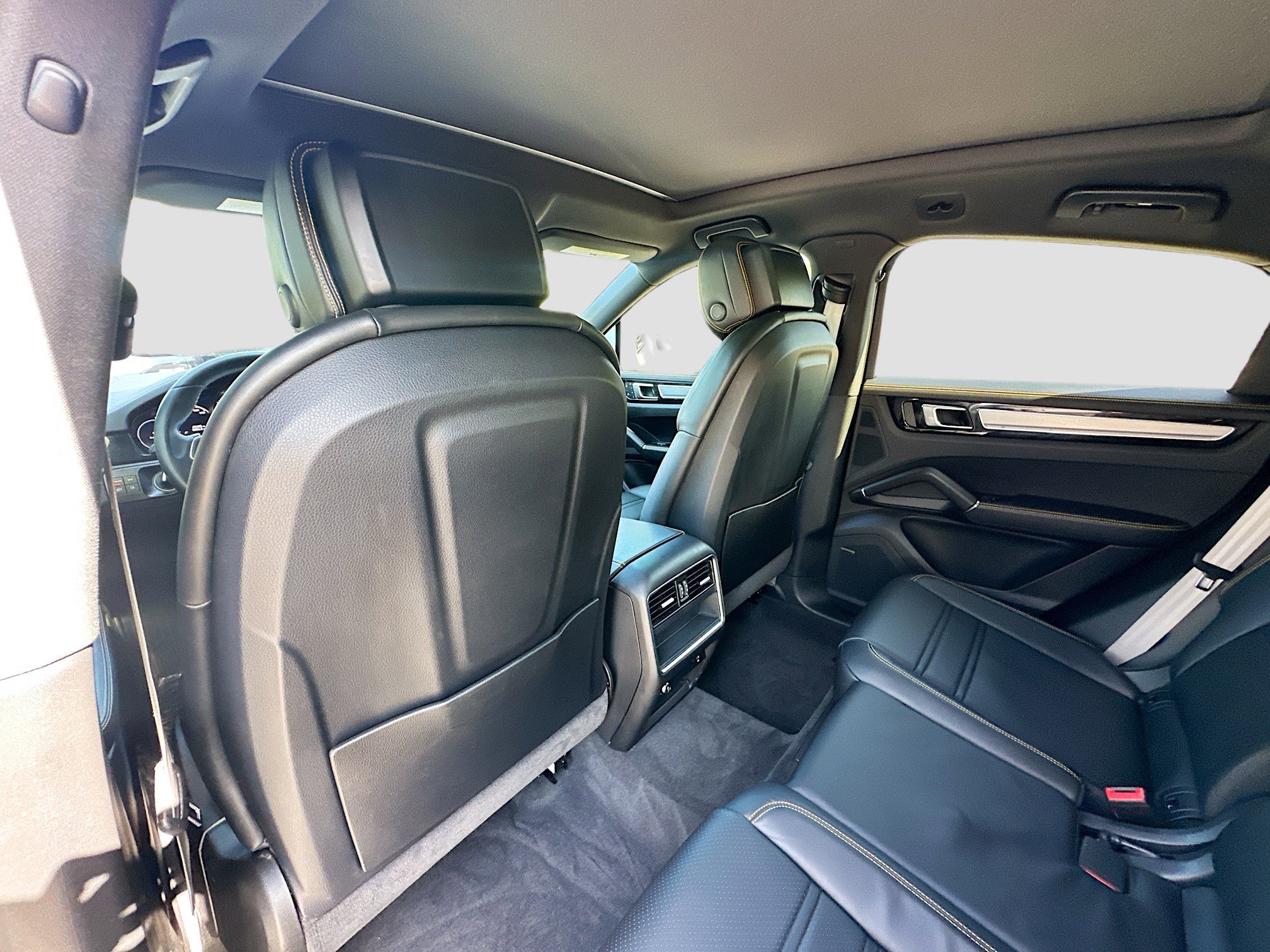 2022 Porsche Cayenne Platinum Edition photo 24