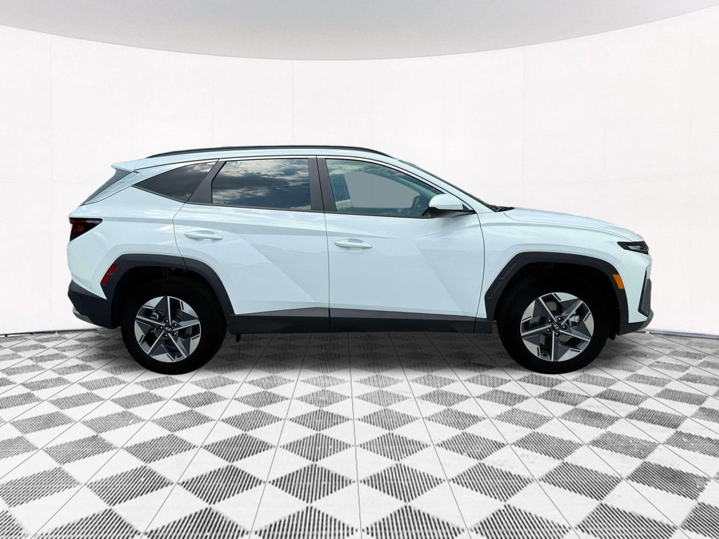 2025 Hyundai Tucson SEL photo 9