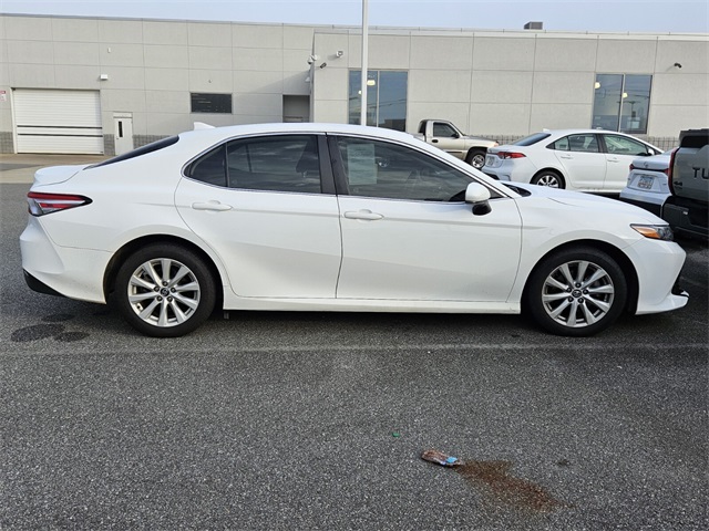 2020 Toyota Camry LE photo 4