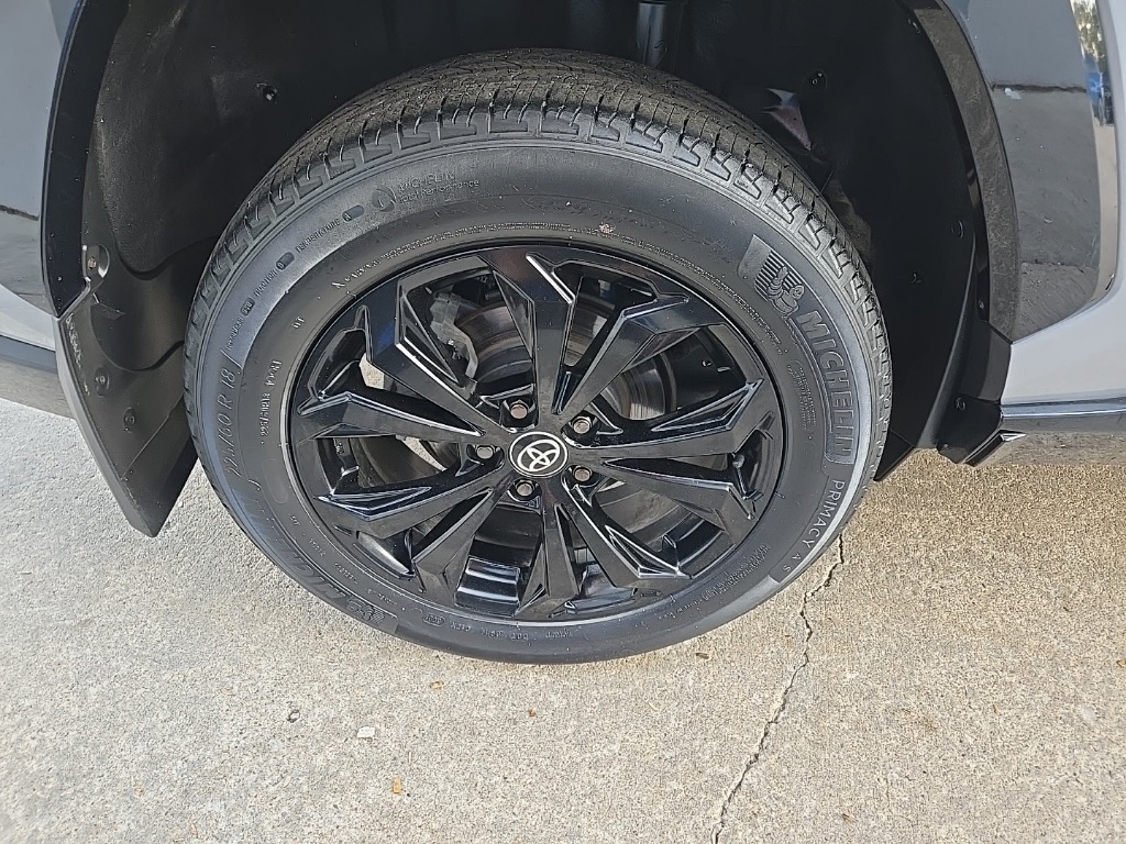2022 Toyota RAV4 Hybrid XSE photo 23