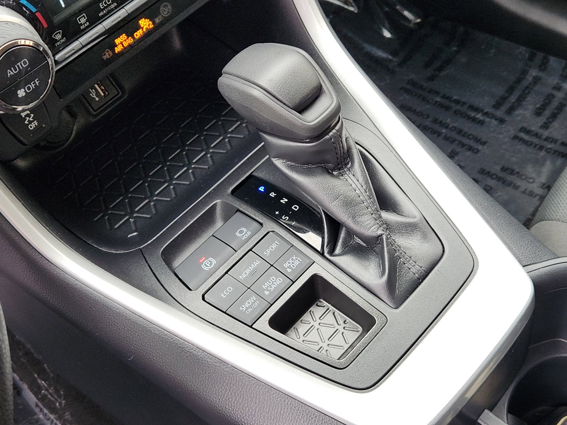 2025 Toyota RAV4 XLE photo 16