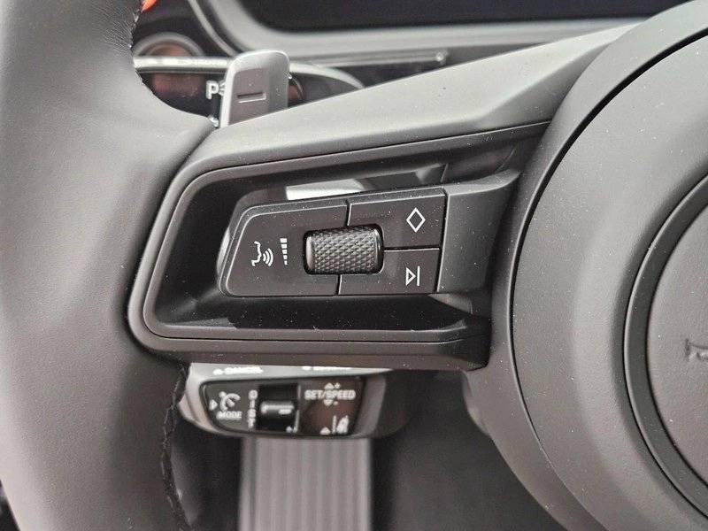 2025 Porsche Cayenne Base photo 19